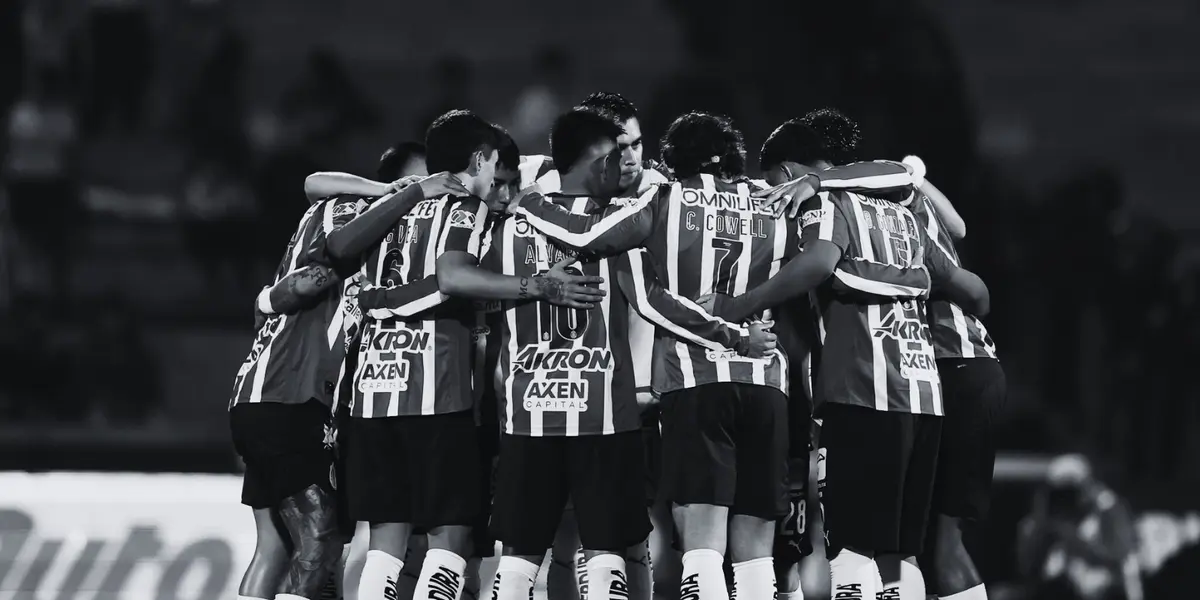 Jugadores previo a partido. Foto: Chivas
