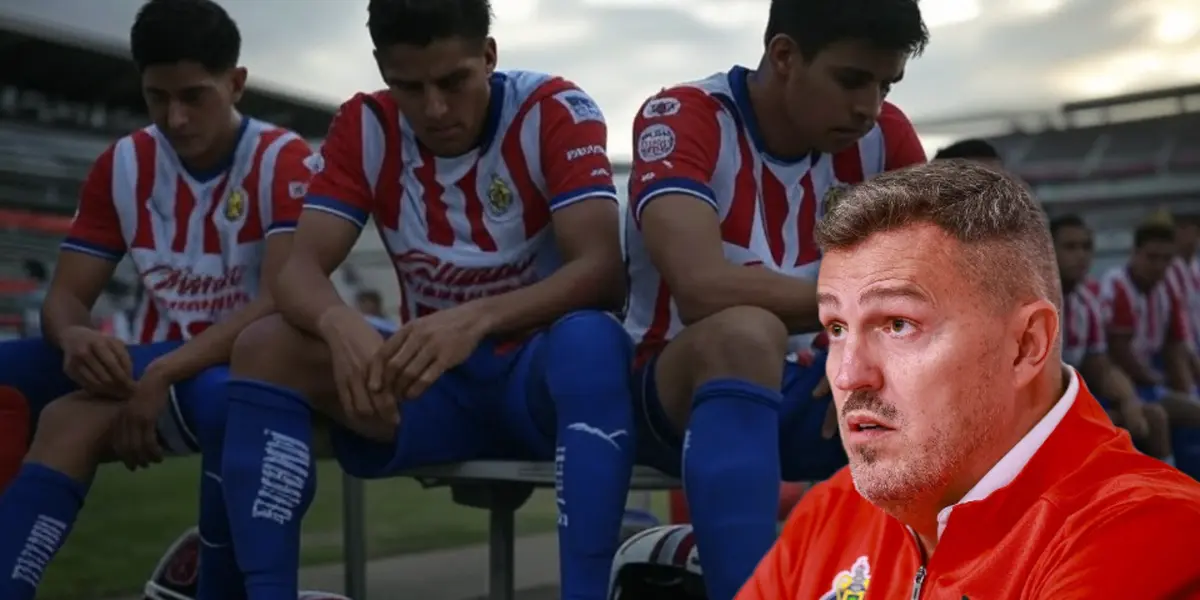 Jugadores tristes de Chivas y Óscar García / Foto: GROK y MEXSPORT