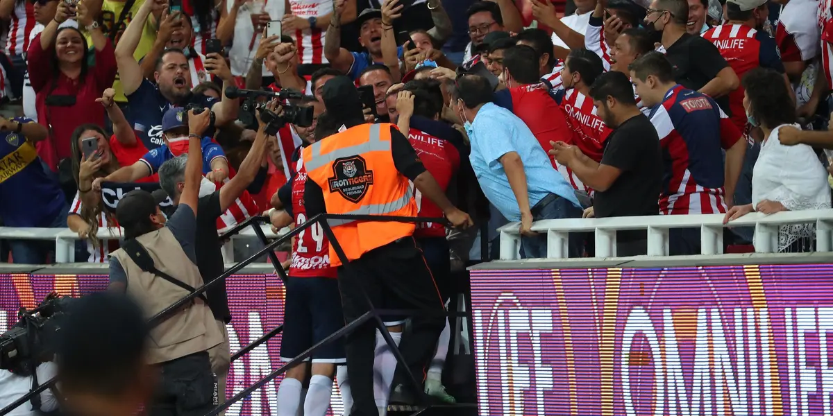La afición rojiblanca se hizo presente en el hotel de concentración del equipo.