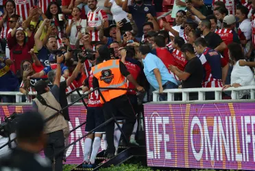 La afición rojiblanca se hizo presente en el hotel de concentración del equipo.