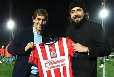 La leyenda del Real Madrid visitó el campamento de las Chivas durante su gira por Europa.