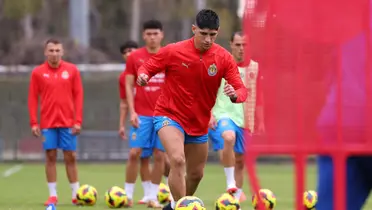 Las Chivas siguen sin conseguir sus últimos dos refuerzos, y se ha visto un regreso inesperado | Foto: X @chivas