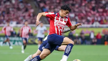 Ledezma vs Cruz Azul. Foto: Chivas