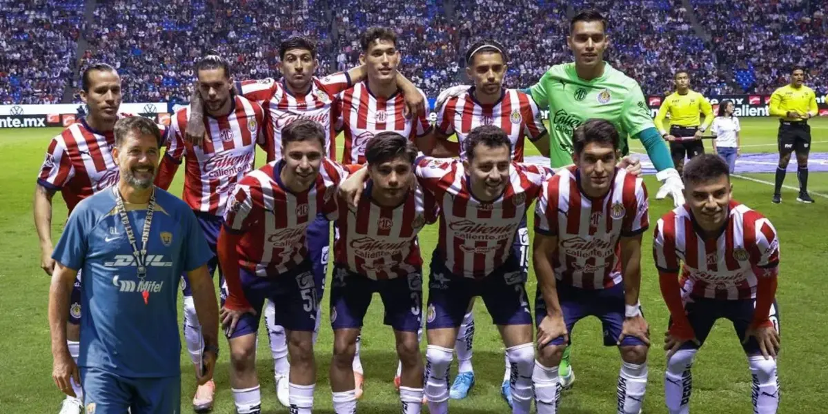 Lema con jugadores de Chivas/FOTO: X Chivas
