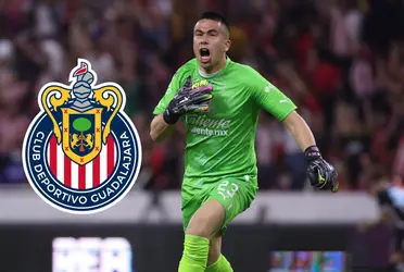 Lo que cobra Miguel Jiménez en Chivas ahora que es indiscutiblemente el portero titular.