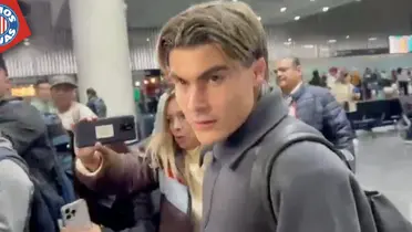 Luka Romero arribando a Cruz Azul (Fuente: MEXSPORT)