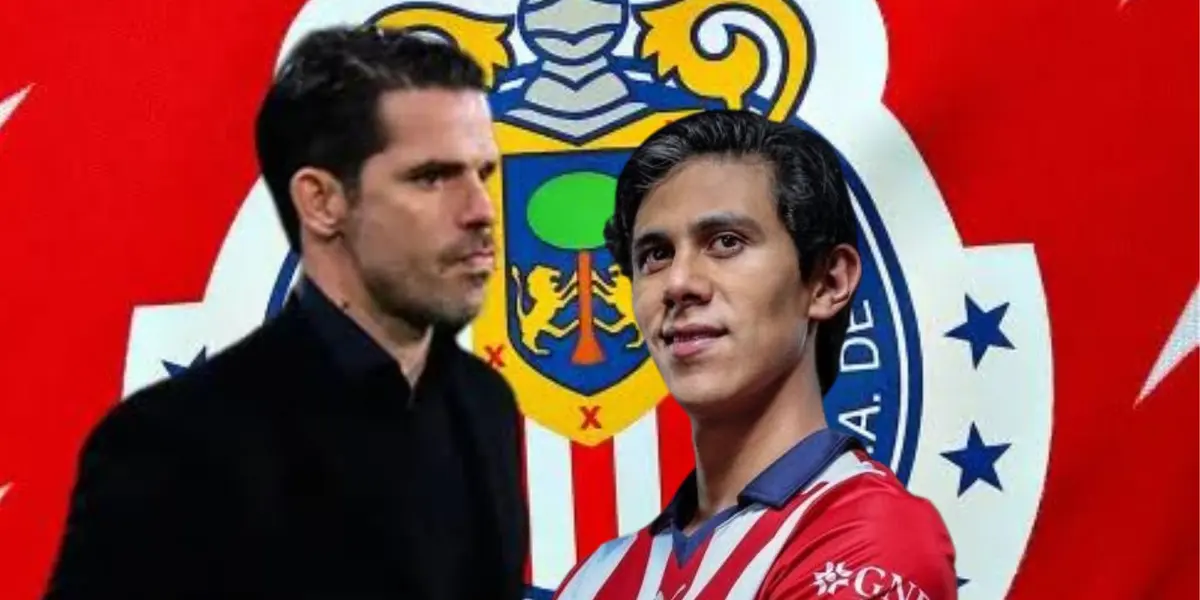 Mac+ias y Gago con el escudo de Chivas