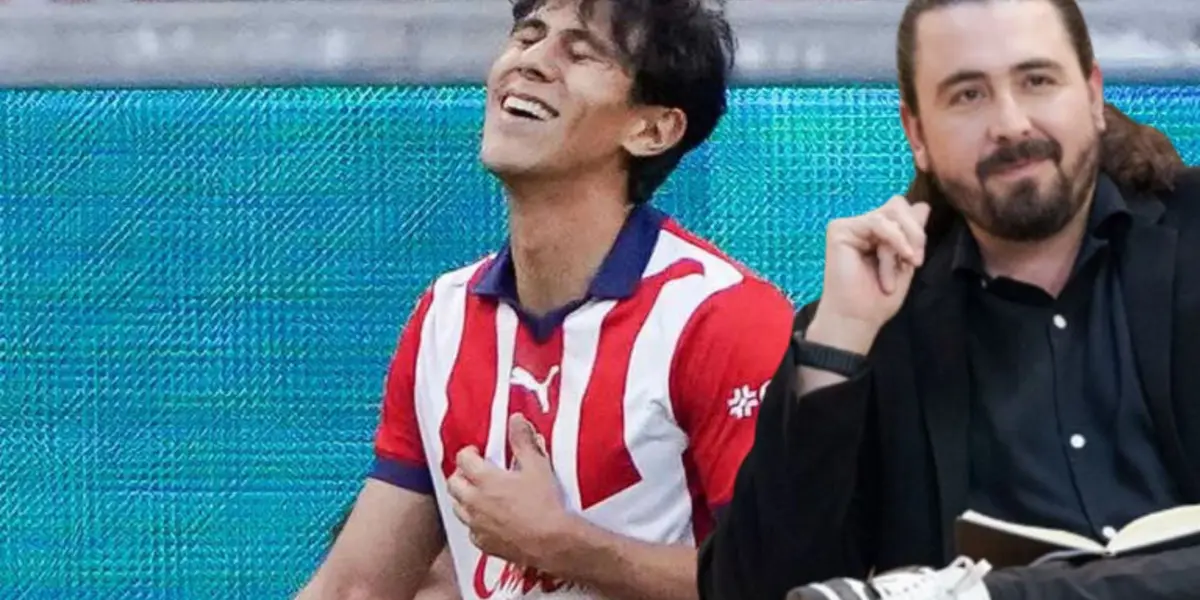 Macías sonriendo y Amaury Vergara sentado