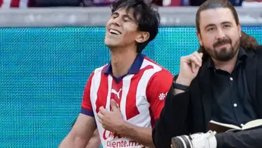 Macías sonriendo y Amaury Vergara sentado