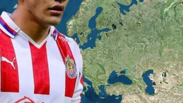Mapa de Europa, junto a un jugador que lleva la playera de Chivas / ABC