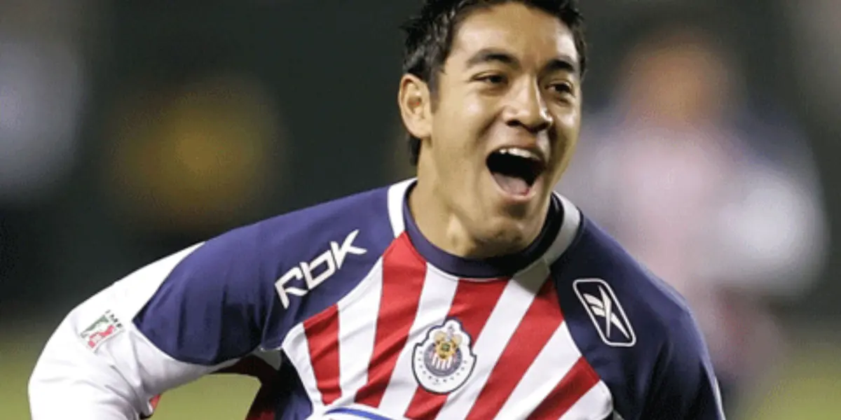 Marco Fabián festeja gol con la playera de las Chivas / El Economista