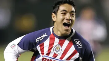 Marco Fabián festeja gol con la playera de las Chivas / El Economista