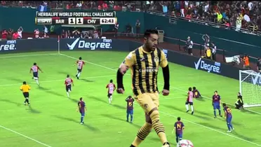 Marco Fabián haciéndole gol al Barca