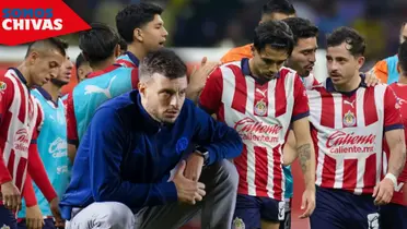 Martín Anselmi y jugadores de Chivas (Fuente: MEXSPORT)