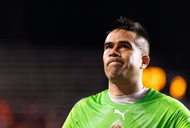 Miguel Jiménez podría salir de Chivas si continúa cometiendo errores.