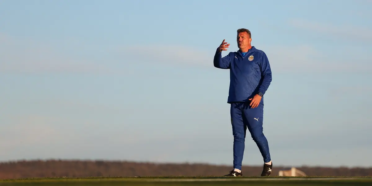 Óscar García continúa con la limpia dentro de Chivas y un histórico tendría nuevo equipo | Foto: @chivas