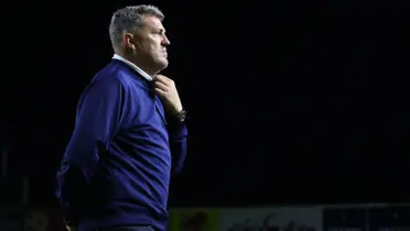 Óscar García se molestó en rueda de prensa pese a conseguir primer triunfo con Chivas | Foto: @oscargarciaj