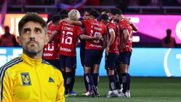 Pauno con colores de Tigres y jugadores de Chivas