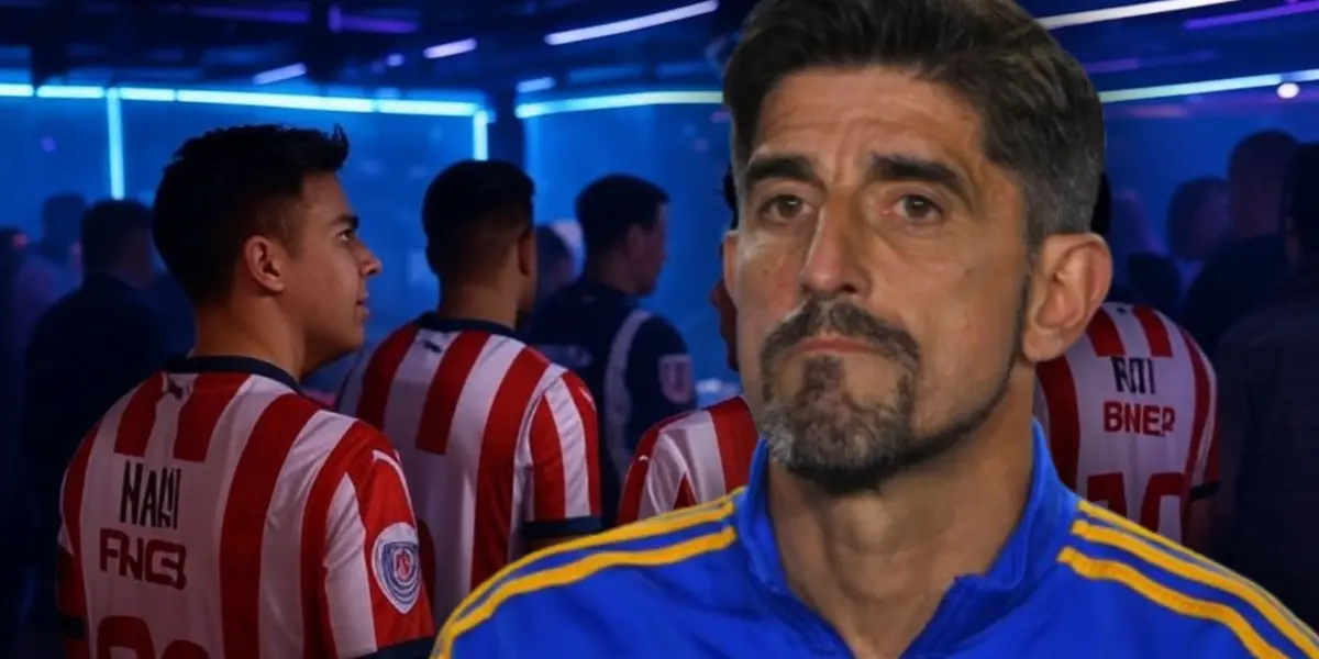 Paunovic y jugadores de Chivas (Foto: MEXSPORT y GROK)