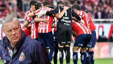 Peláez con jugadores de Chivas/FOTO: Tv Azteca