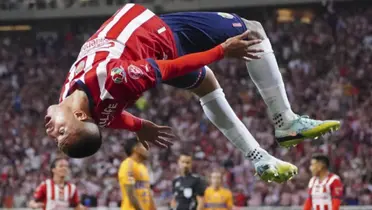 Piojo Alvarado dió la victoria a Chivas con un golazo después e haber fallado un penal | Foto: El10.com