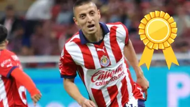 Piojo Alvarado y su medalla