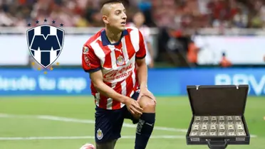 Piojo en partido con chivas y el escudo de rayados y maletín con dinero