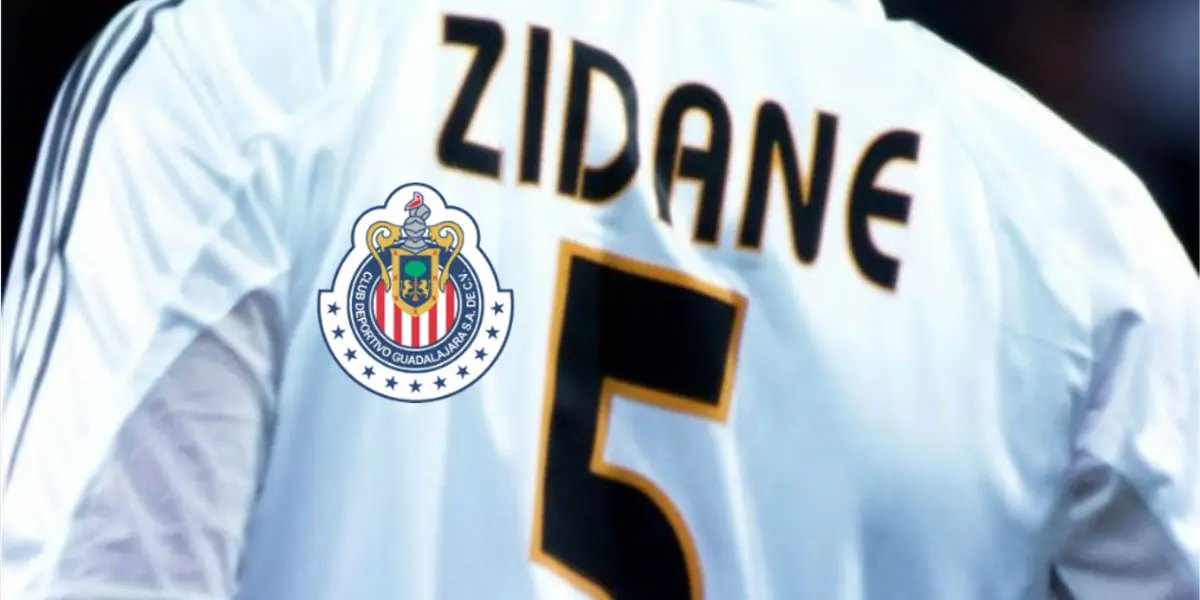 Playera de Zinedine Zidane con el escudo de las Chivas de Guadalajara / El País 
