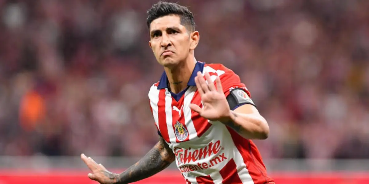 Pocho Guzmán celebrando con Chivas