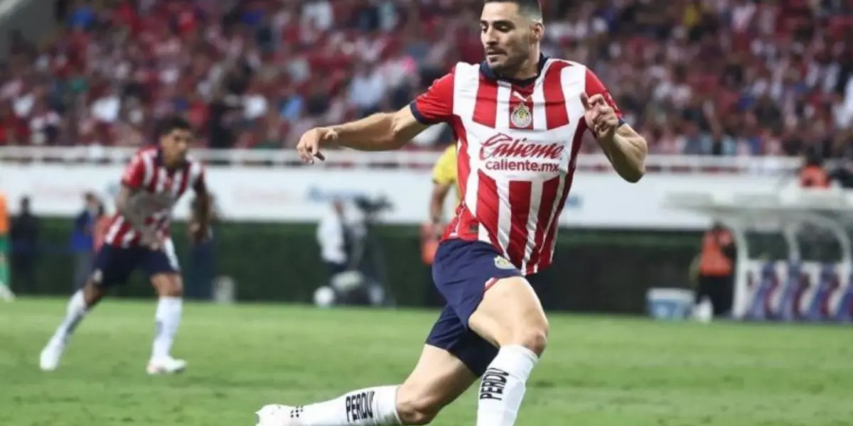 Pollo Briseño en un partido del Guadalajara