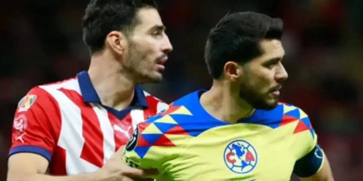 Pollo y Henry disputando un balón