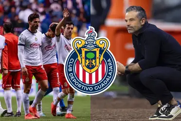 Por increíble que parezca, los tenis de Rafael Puente Jr. cuestan más de lo que gana este crack de Chivas.