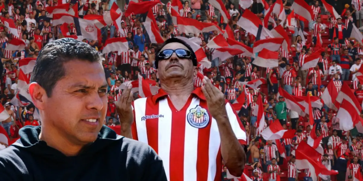 Ramón Morales junto a aficionado de Chivas / FOTO FÚTBOL TOTAL