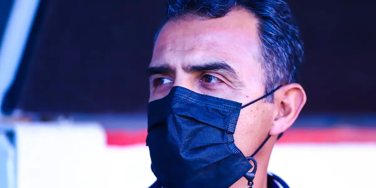 Ricardo Cadena llegó a cuatro triunfos al hilo al frente del Guadalajara.