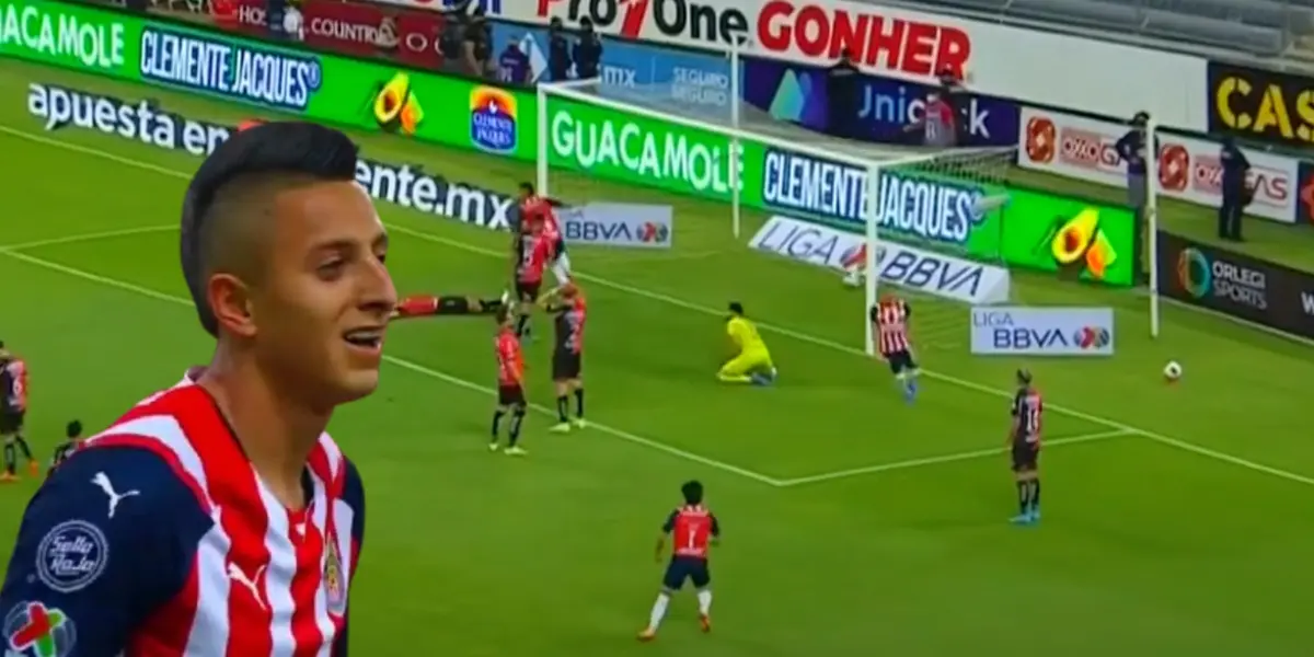 Roberto Alvarado en el Chivas vs Atlas