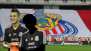 Roberto Alvarado junto a futbolista incógnito del Tri / FOTO FACEBOOK