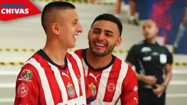 Roberto Alvarado y Alexis Vega en Chivas (Fuente: MEXSPORT)