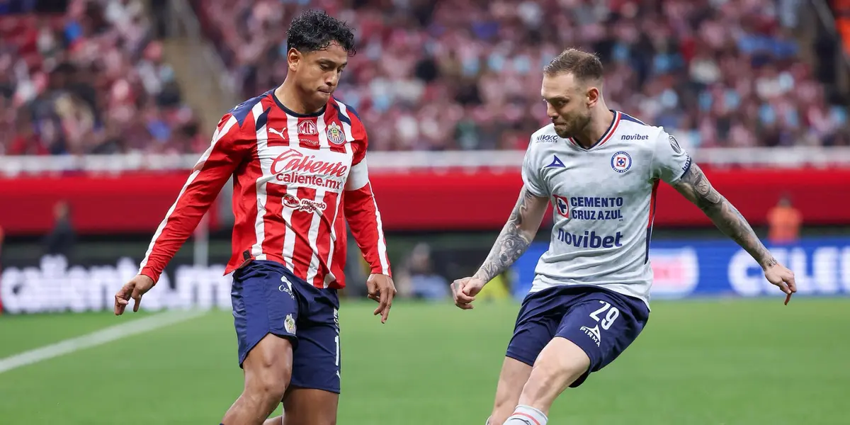 Romo y Rotondi en partido. Foto: Chivas