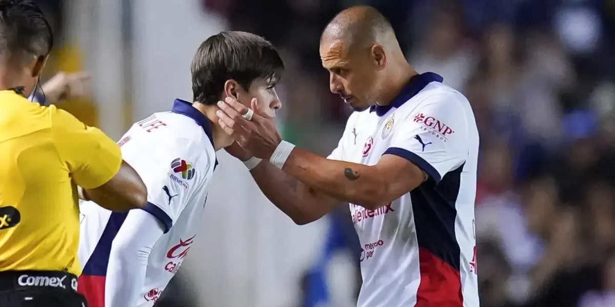 Se rumora la salida de Armando González de Chivas, Chicharito podría tener menos competencia | Foto: Rafael Vadillo