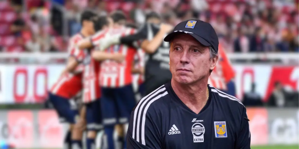 Siboldi con jugadores de Chivas/FOTO: X Chivas