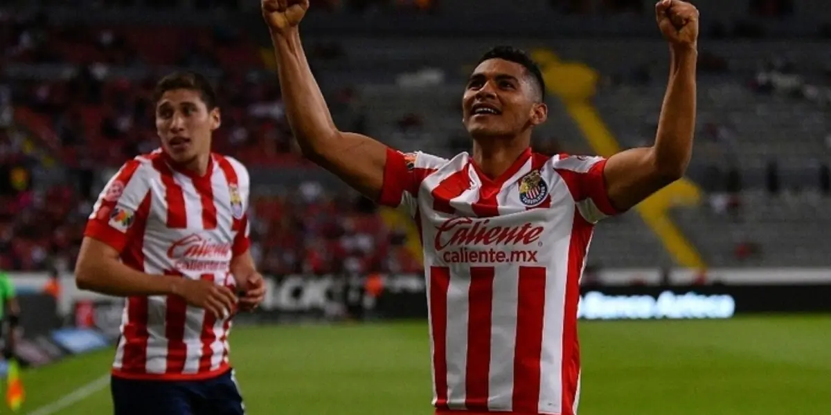 Sin necesidad de mucha prensa, estos jugadores tienen a Chivas como una muralla en defensa.