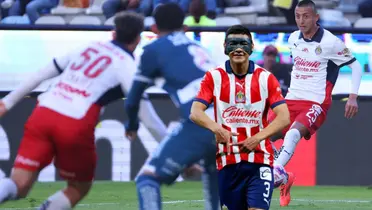 Tiba enmascarado y jugadores de Chivas vs Pachuca/FOTO: X Chivas