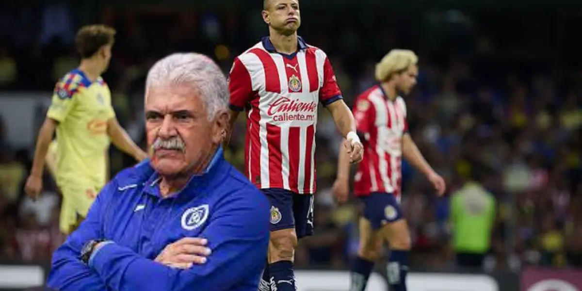 Tuca Ferrero con Cruz Azul en y jugadores de Chivas en el clásico