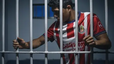 Un ex futbolista de las Chivas es buscado por la ley ya ha estado en prisión | Foto: Grok