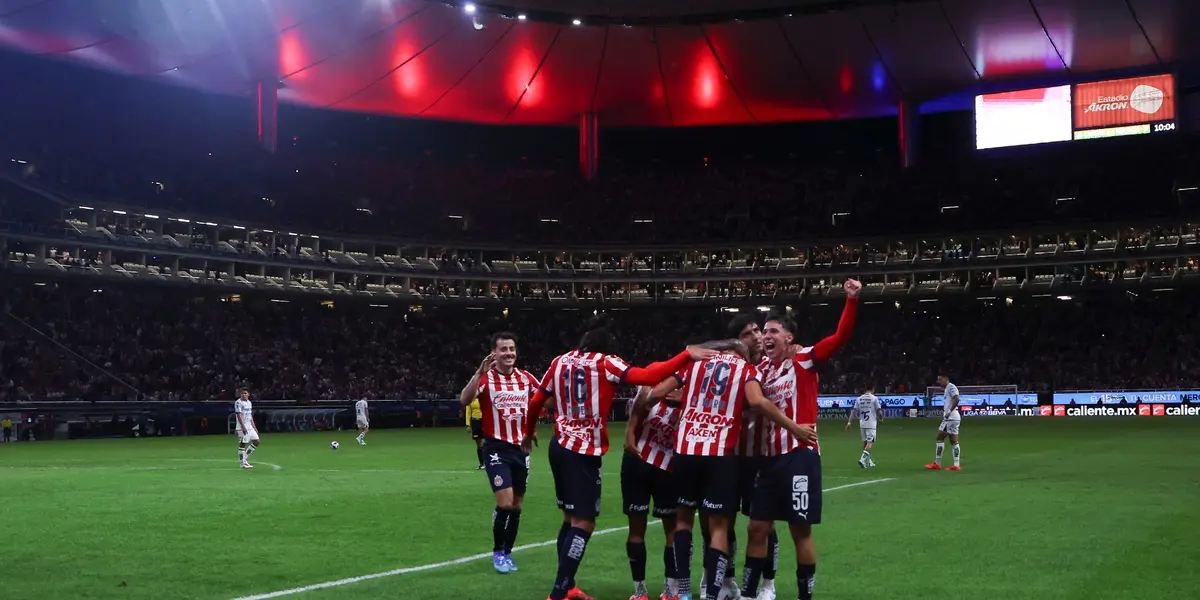 Una de las figuras de chvias estaría de regreso y pronto tendría su debut en el torneo | foto: X @chivas