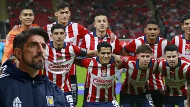 Veljko Paunovic junto a jugadores de Chivas / FOTO GETTY IMAGES