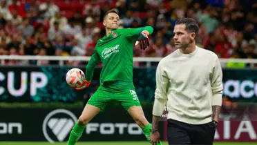 Whalley en partido con Chivas y Gago