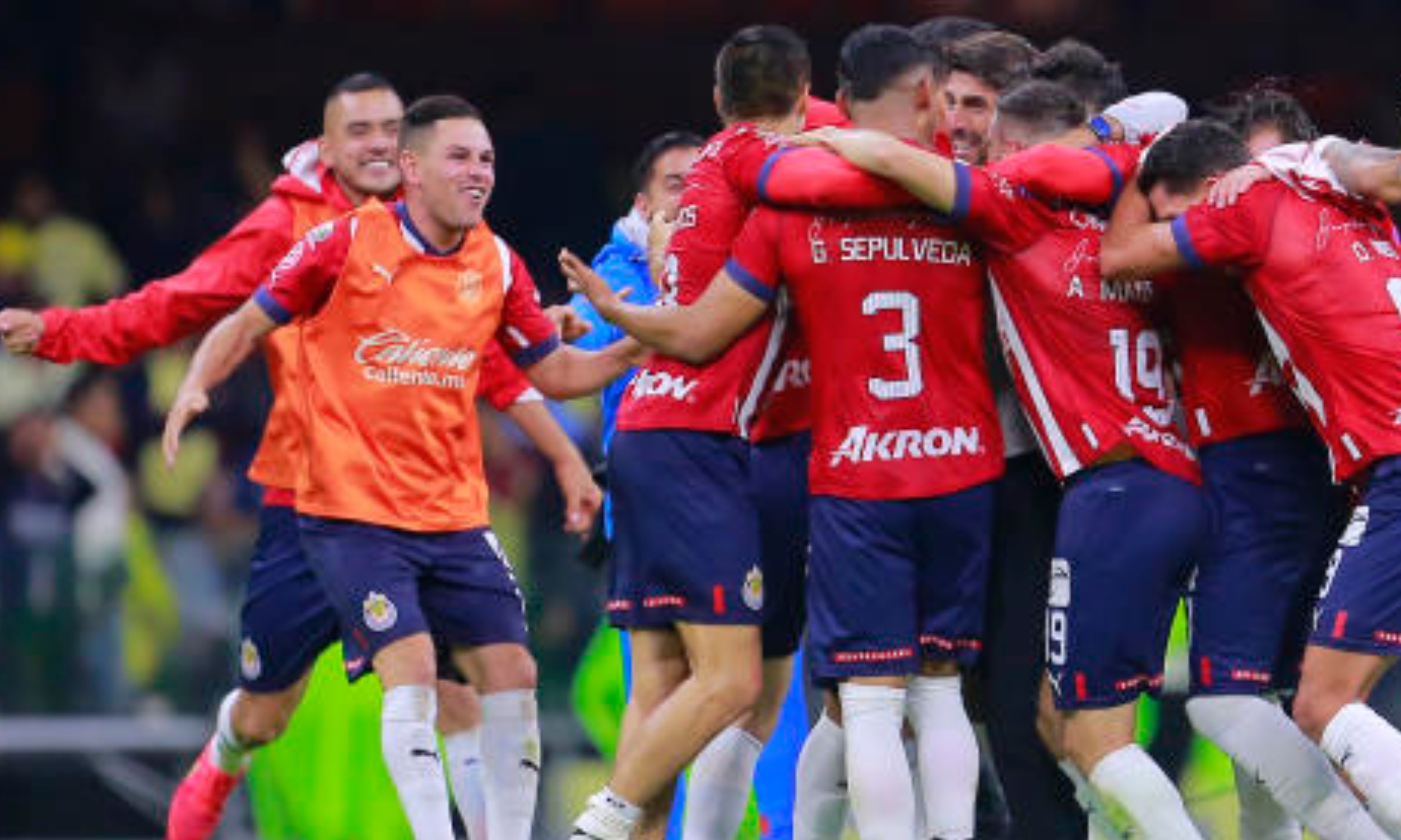Chivas festeja gol en el estadio Azteca / Imago 