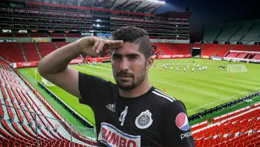 Estadio Caliente de fondo, tomado de Wikipedia, con Pereira al frente
