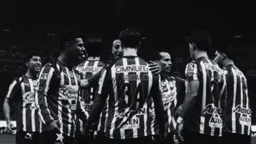 Jugadores en partido. Foto: Chivas